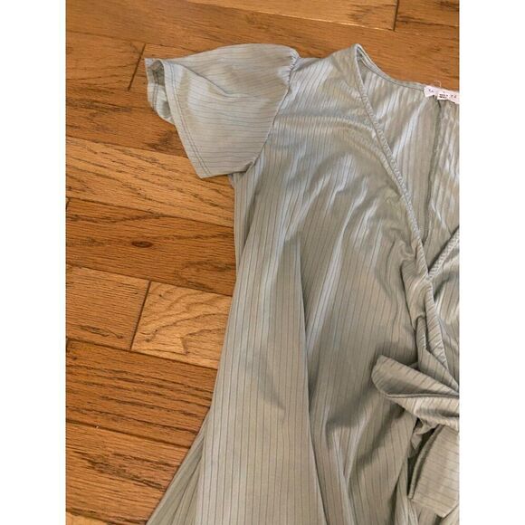 Socialite womens Light Green Wrap Dress With Flutter Sleeves & Waist Tie size L - Picture 2 of 9
